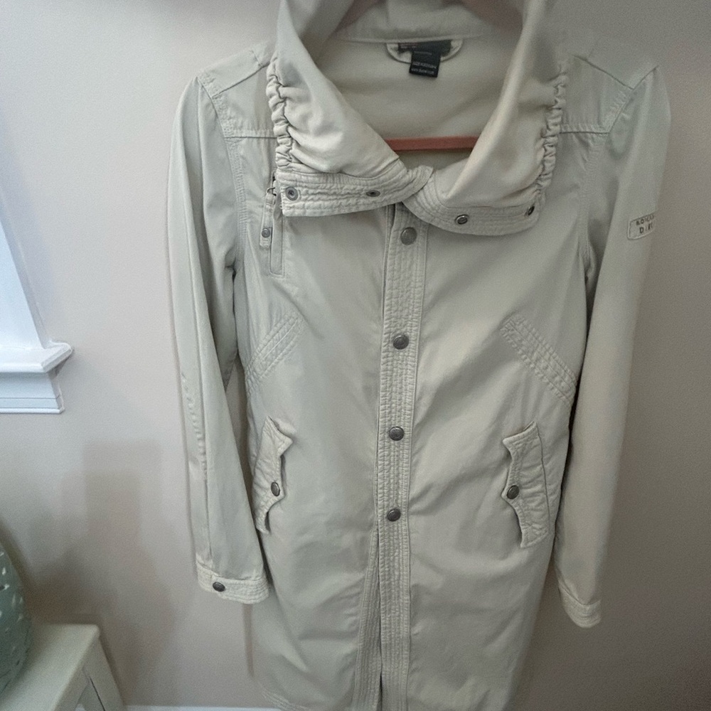 Vintage Diesel Red Tag Trench Coat in XS. Cream colored. 100% cotton.